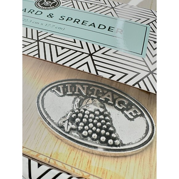 MODERN EXPRESSIONS Wood Cheese Board Metal Spreader Gift Box Set Vintage NEW - Picture 2 of 4